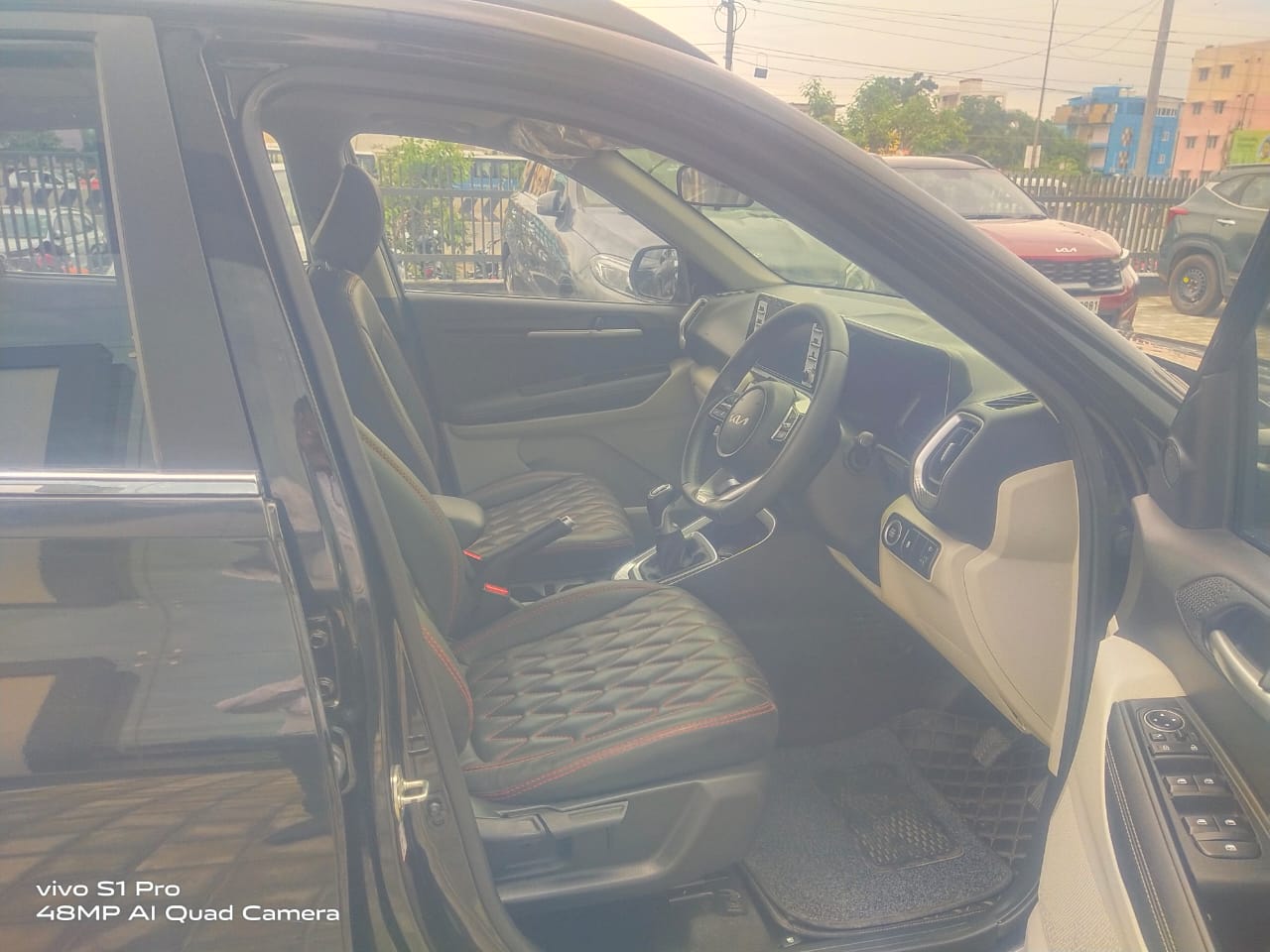 Kia Sonet(2022-2023) Gtx Plus 1.5 Dual Tone